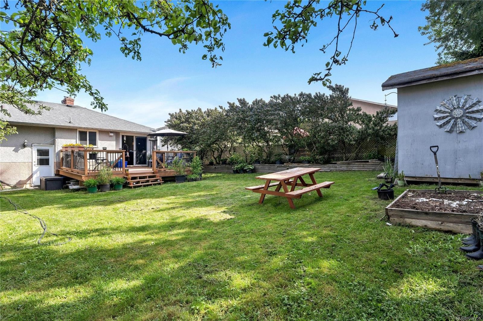 565 Baker St, Saanich, BC