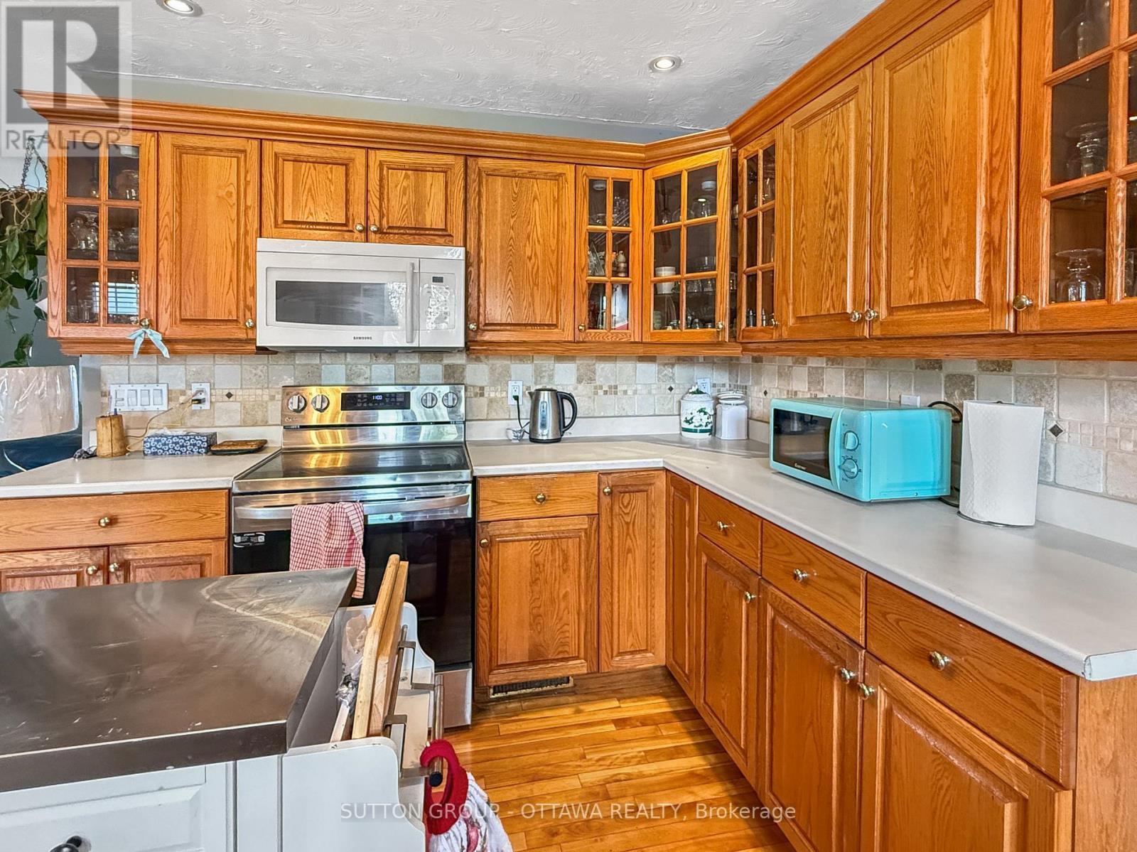 412 Leitch Drive, Cornwall, ON - Indoor Photo Showing Kitchen