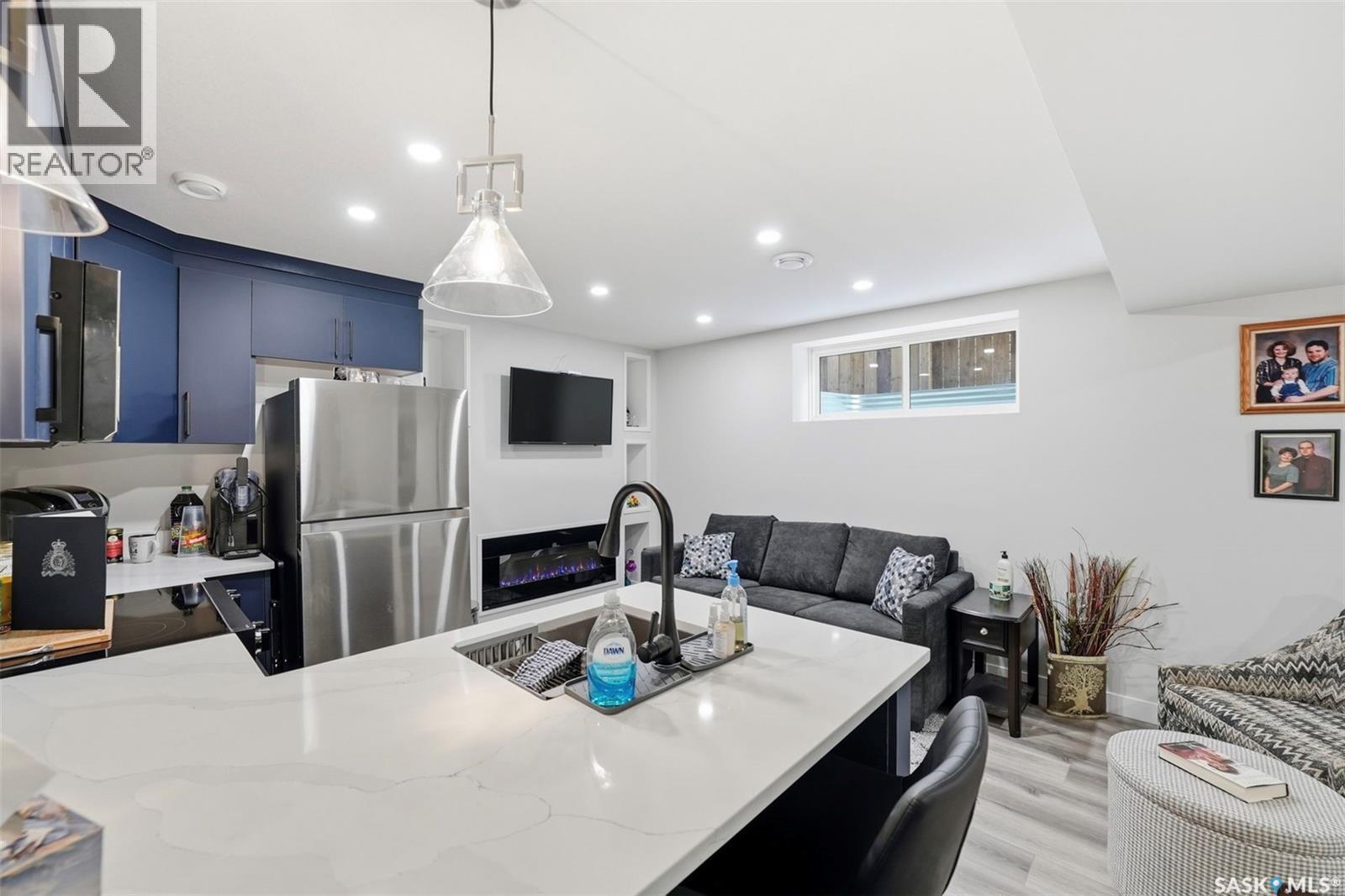 1019 Childers Court, Saskatoon, SK - Indoor Photo Showing Kitchen