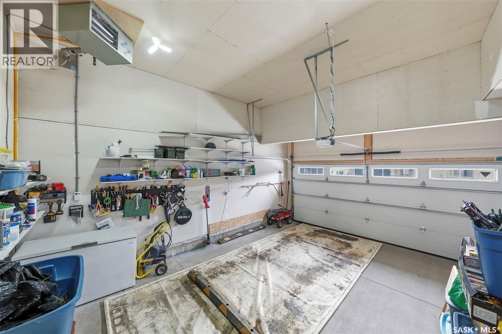 1019 Childers Court, Saskatoon, SK - Indoor Photo Showing Garage