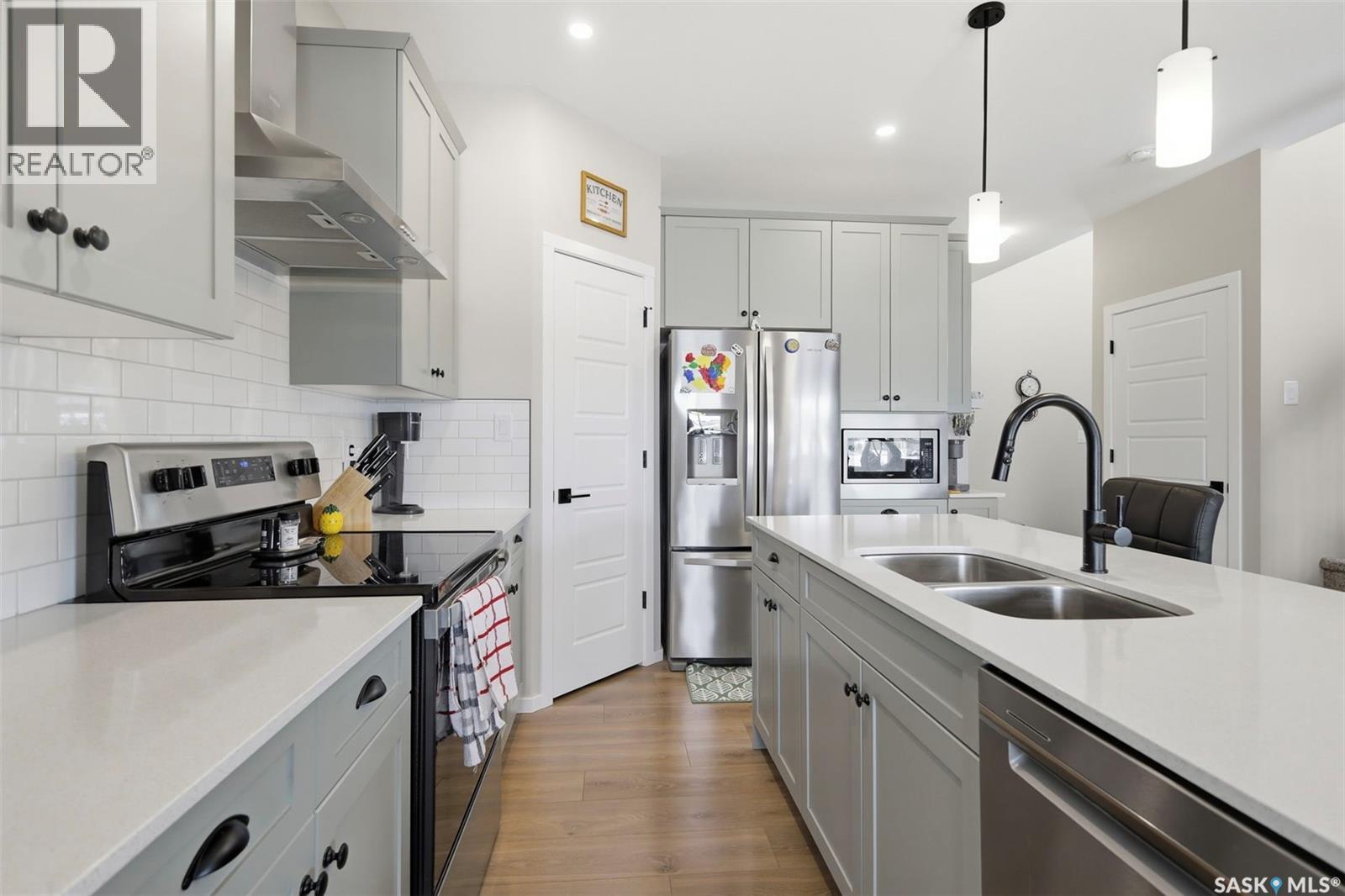 1019 Childers Court, Saskatoon, SK - Indoor Photo Showing Kitchen With Double Sink With Upgraded Kitchen