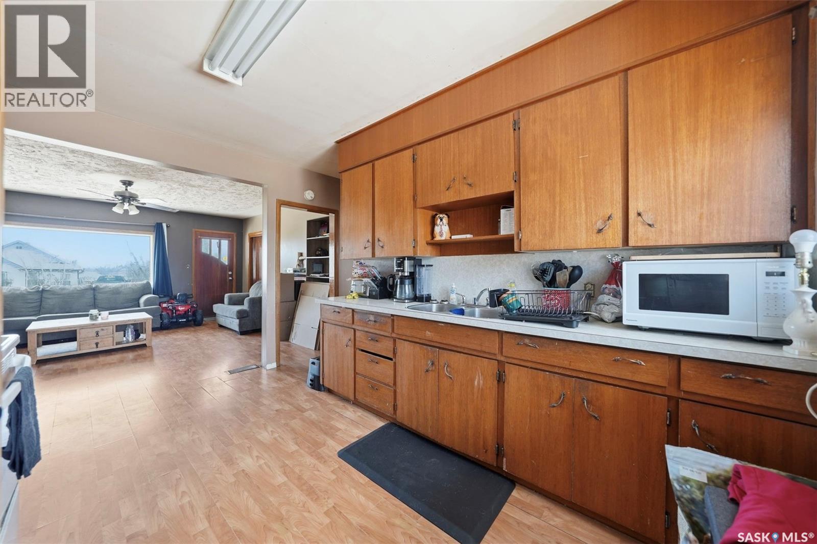 439 22Nd Street E, Prince Albert, SK - Indoor Photo Showing Kitchen