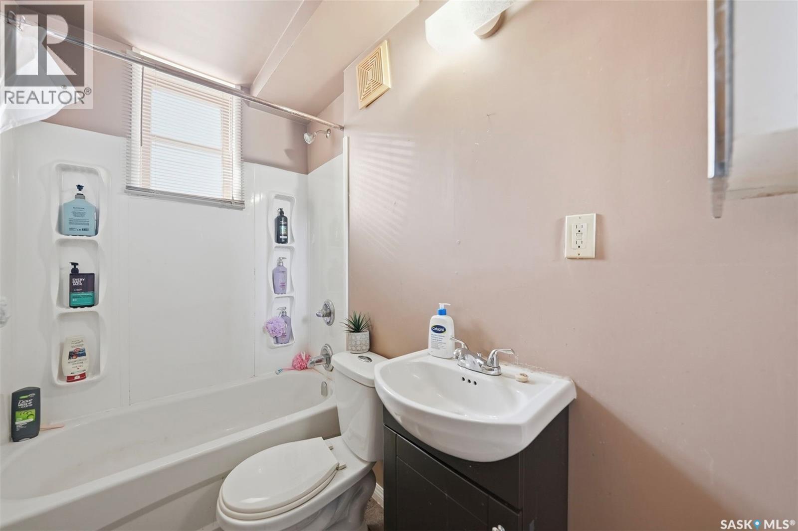 439 22Nd Street E, Prince Albert, SK - Indoor Photo Showing Bathroom