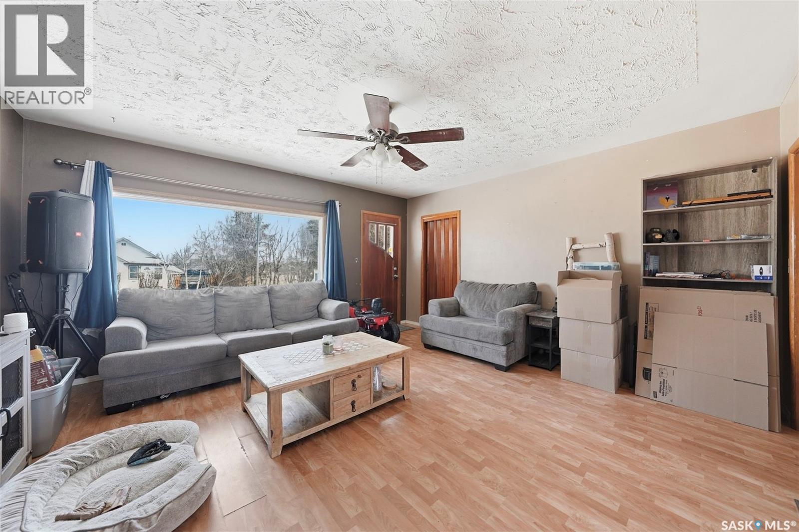 439 22Nd Street E, Prince Albert, SK - Indoor Photo Showing Living Room