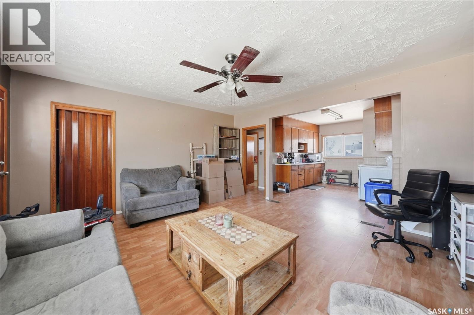439 22Nd Street E, Prince Albert, SK - Indoor Photo Showing Living Room