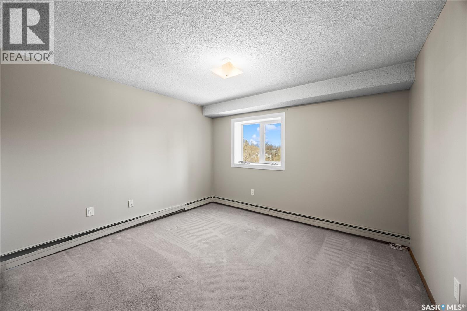 404 405 5Th Avenue N, Saskatoon, SK - Indoor Photo Showing Other Room
