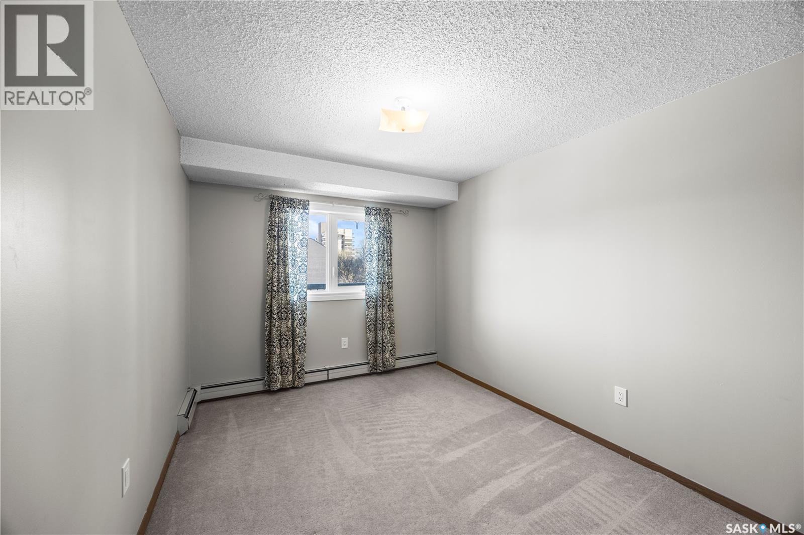 404 405 5Th Avenue N, Saskatoon, SK - Indoor Photo Showing Other Room
