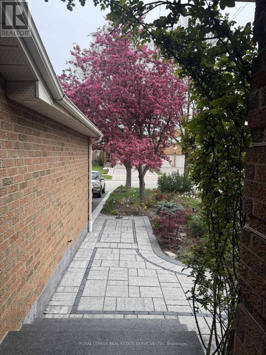 3592 Cherrington Crescent, Mississauga, ON - Outdoor