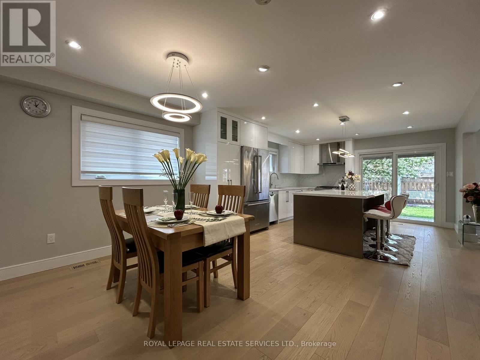 3592 Cherrington Crescent, Mississauga, ON - Indoor Photo Showing Dining Room