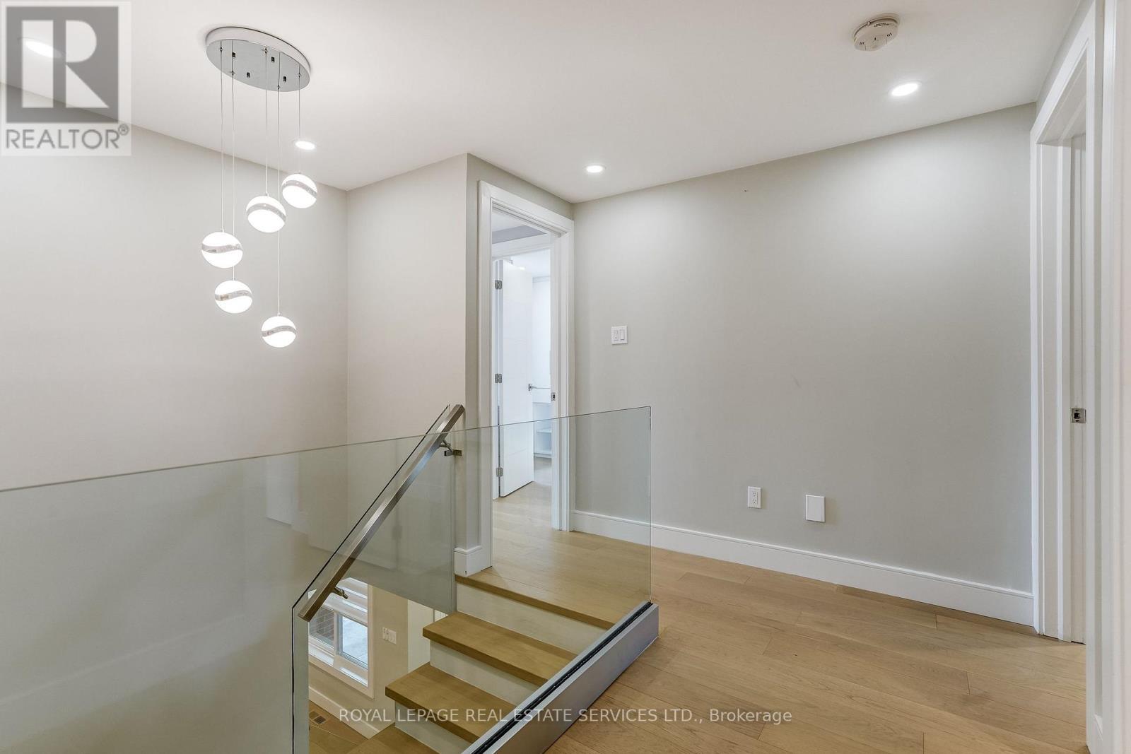Second Floor Foyer - 3592 Cherrington Crescent, Mississauga, ON - Indoor Photo Showing Other Room