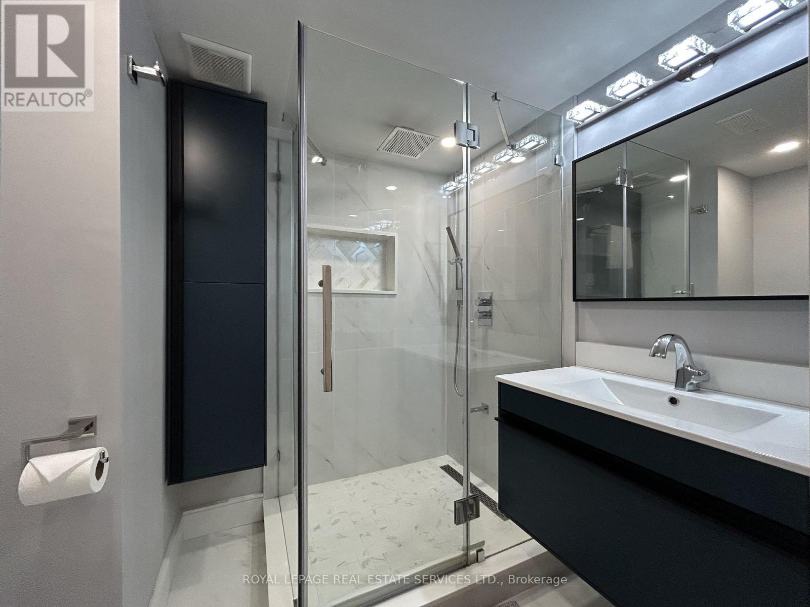 3592 Cherrington Crescent, Mississauga, ON - Indoor Photo Showing Bathroom