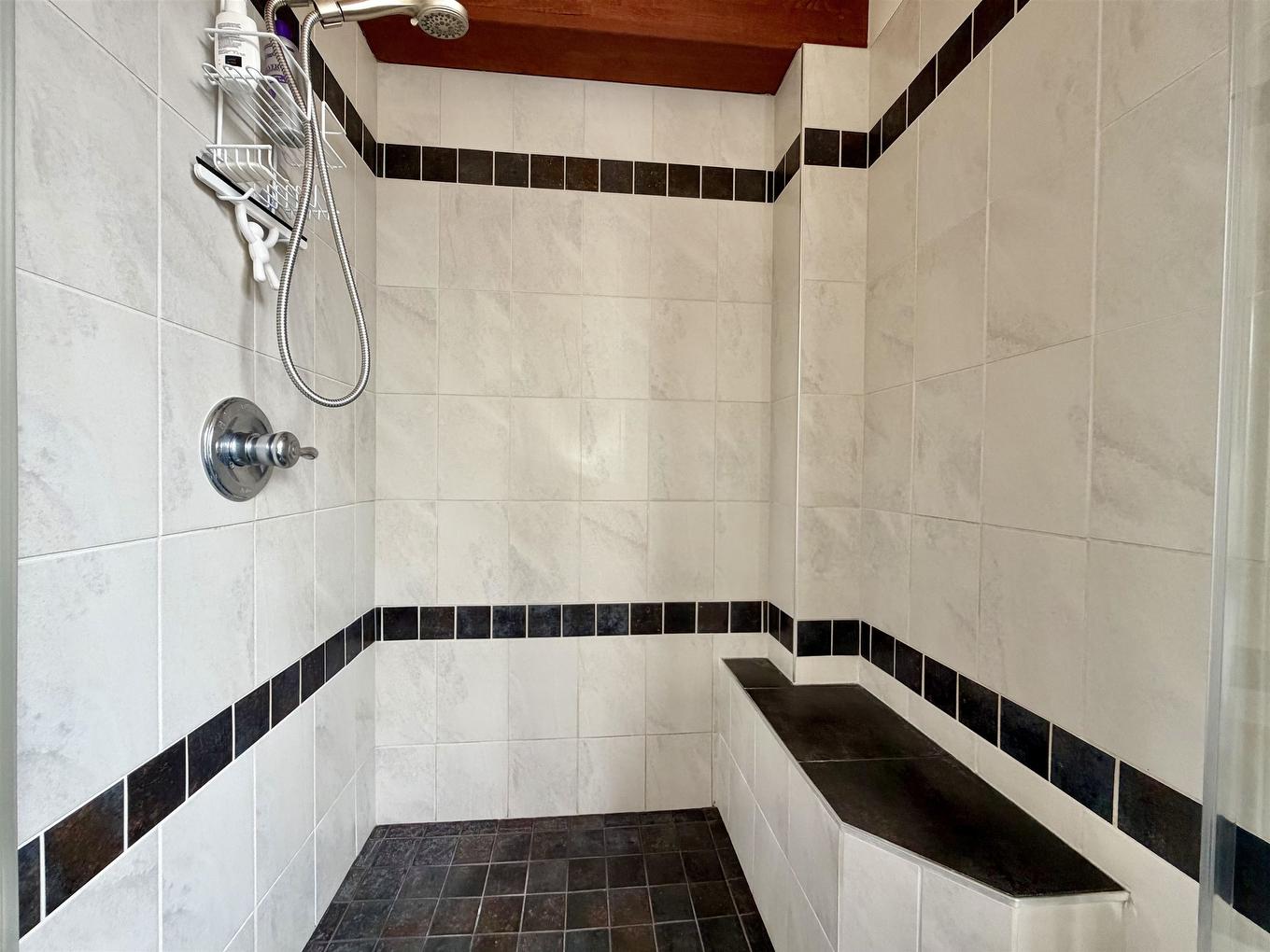 447 Hopkins Bay Road, Fort Frances, ON - Indoor Photo Showing Bathroom
