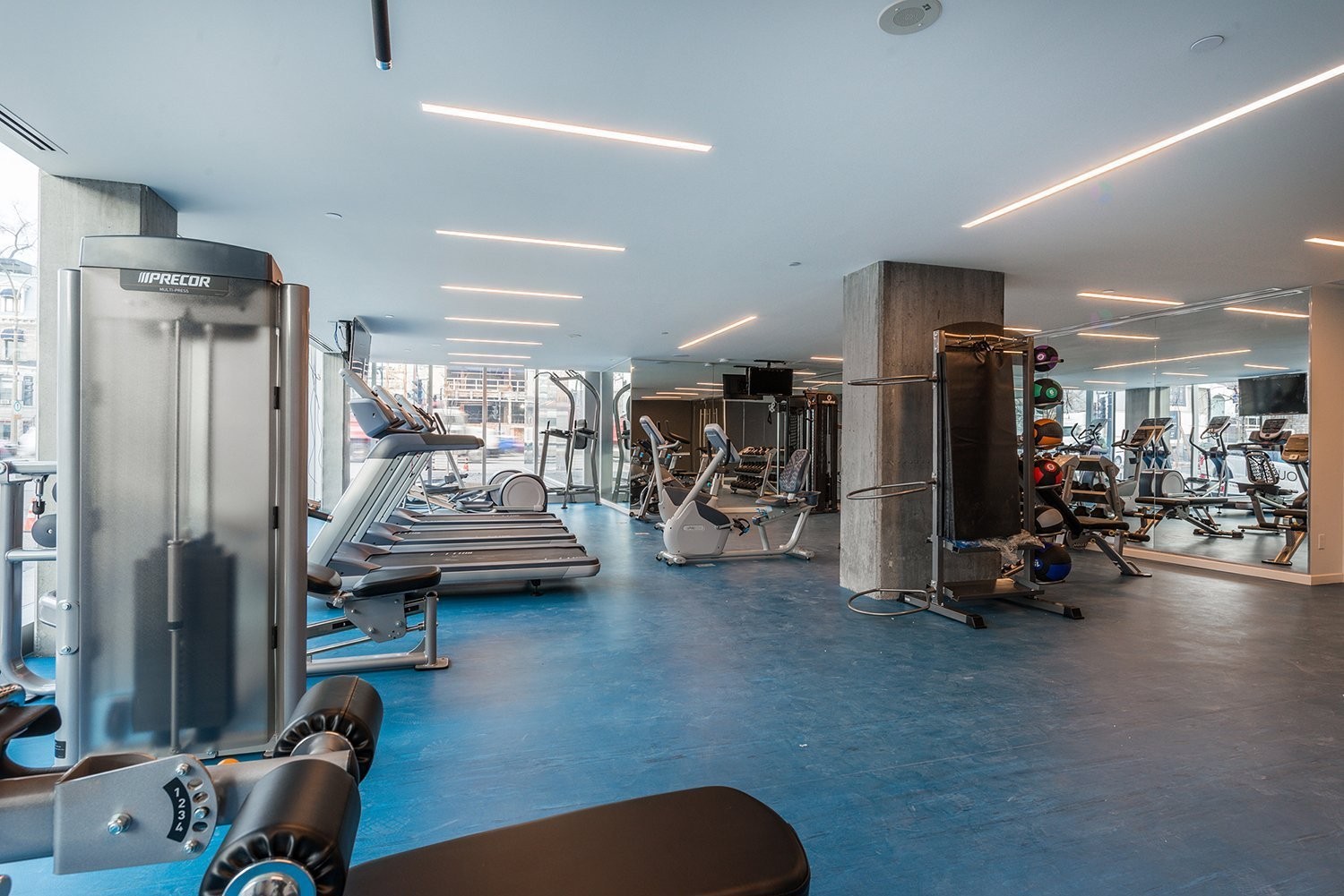 Exercise Room - 2010-1450 Boul. René-Lévesque O., Montréal (Ville-Marie), QC - Indoor Photo Showing Gym Room