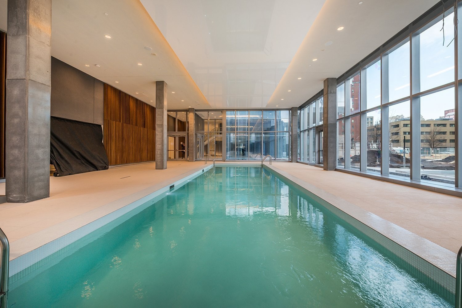 Pool - 2010-1450 Boul. René-Lévesque O., Montréal (Ville-Marie), QC - Indoor Photo Showing Other Room With In Ground Pool