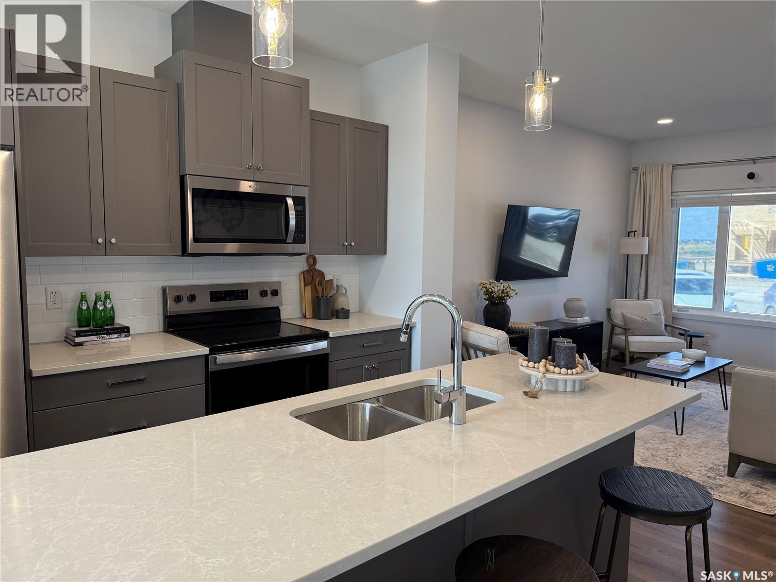 75 Taskamanwa Terrace, Saskatoon, SK - Indoor Photo Showing Kitchen With Double Sink With Upgraded Kitchen