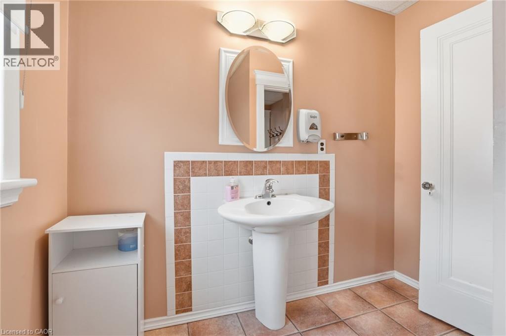 826 Main Street E, Hamilton, ON