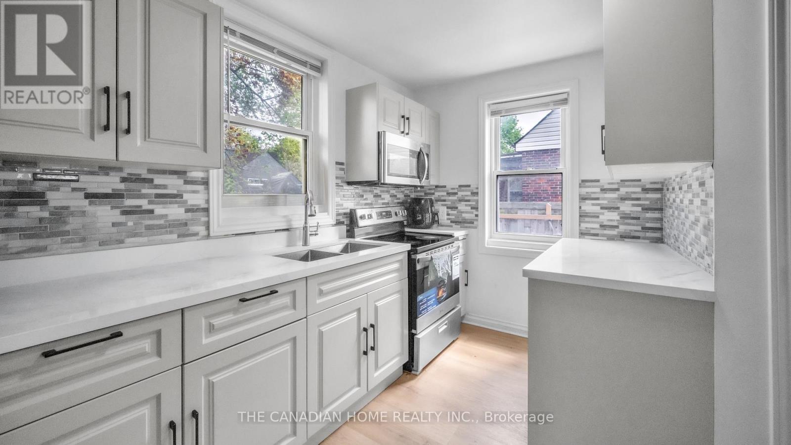 87 West 5Th Street, Hamilton, ON - Indoor Photo Showing Kitchen With Double Sink