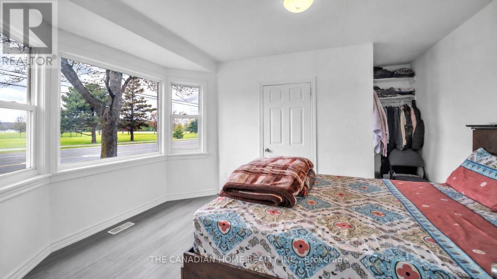 87 West 5Th Street, Hamilton, ON - Indoor Photo Showing Bedroom