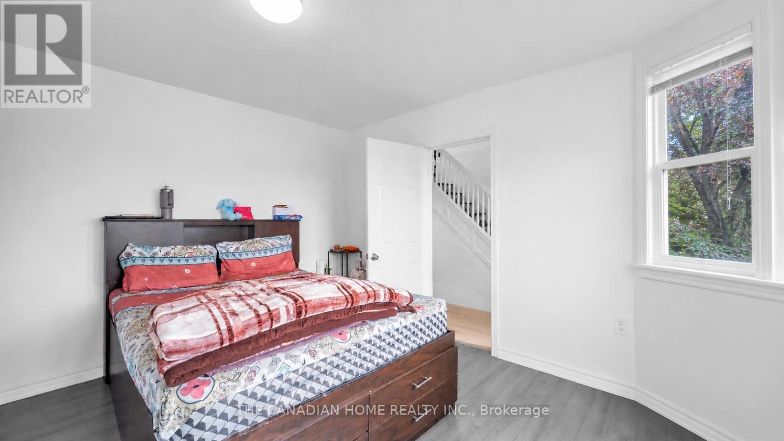 87 West 5Th Street, Hamilton, ON - Indoor Photo Showing Bedroom