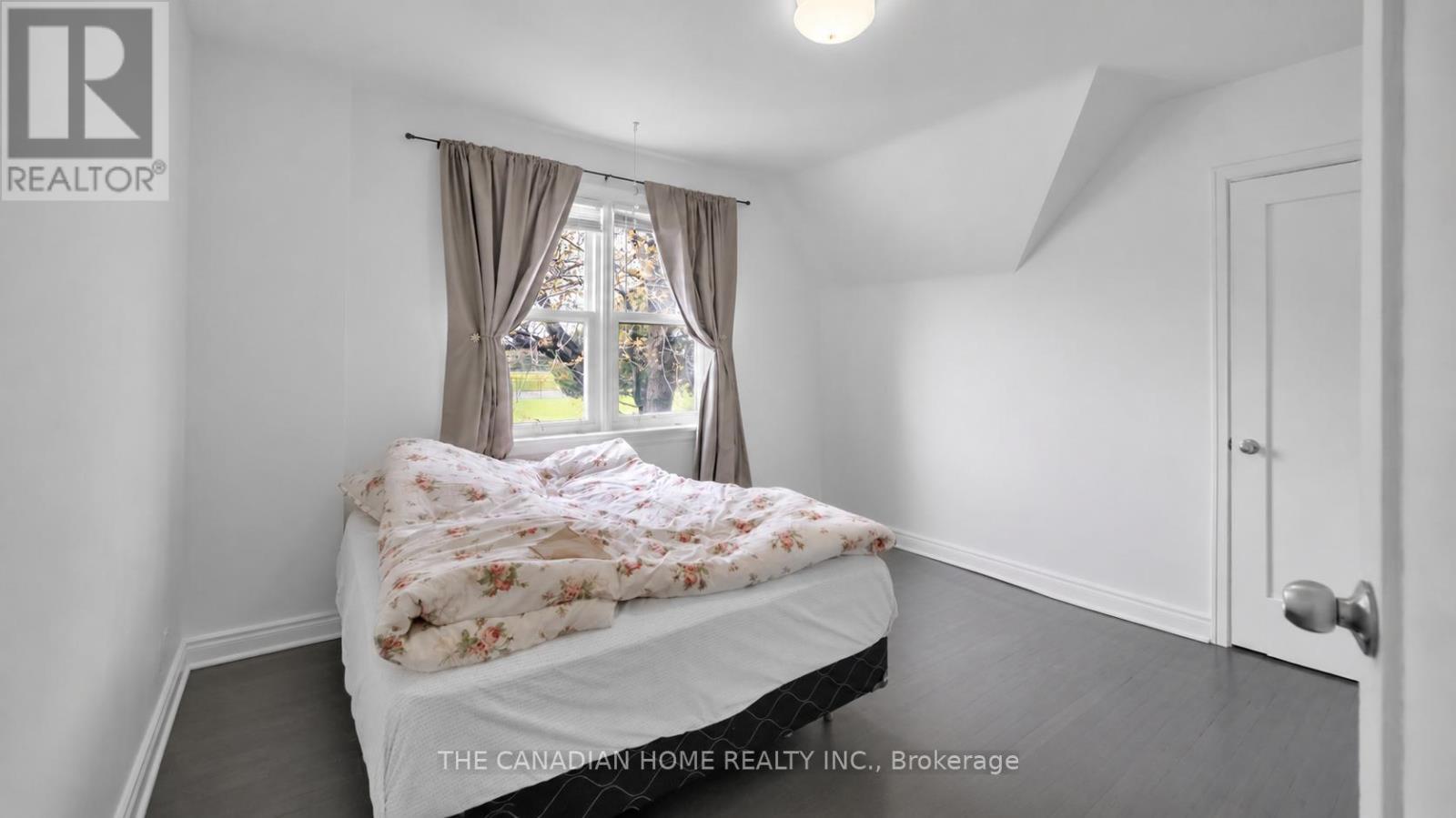 87 West 5Th Street, Hamilton, ON - Indoor Photo Showing Bedroom