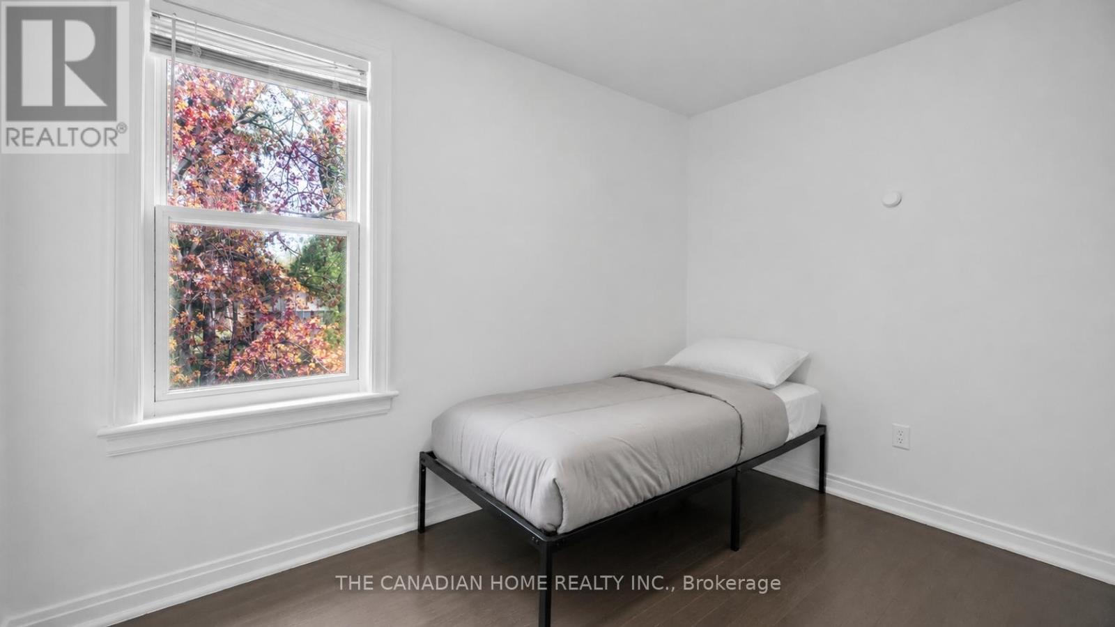 87 West 5Th Street, Hamilton, ON - Indoor Photo Showing Bedroom