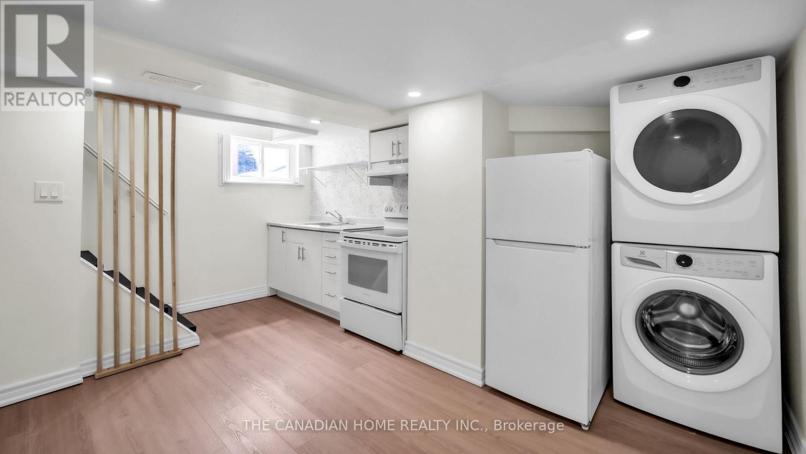 87 West 5Th Street, Hamilton, ON - Indoor Photo Showing Laundry Room
