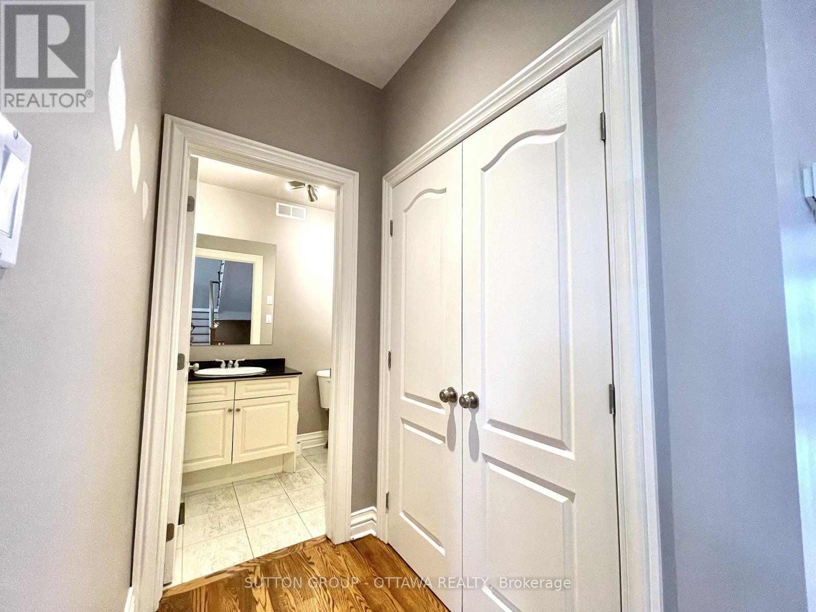 1520 Arnhem Street, Ottawa, ON - Indoor