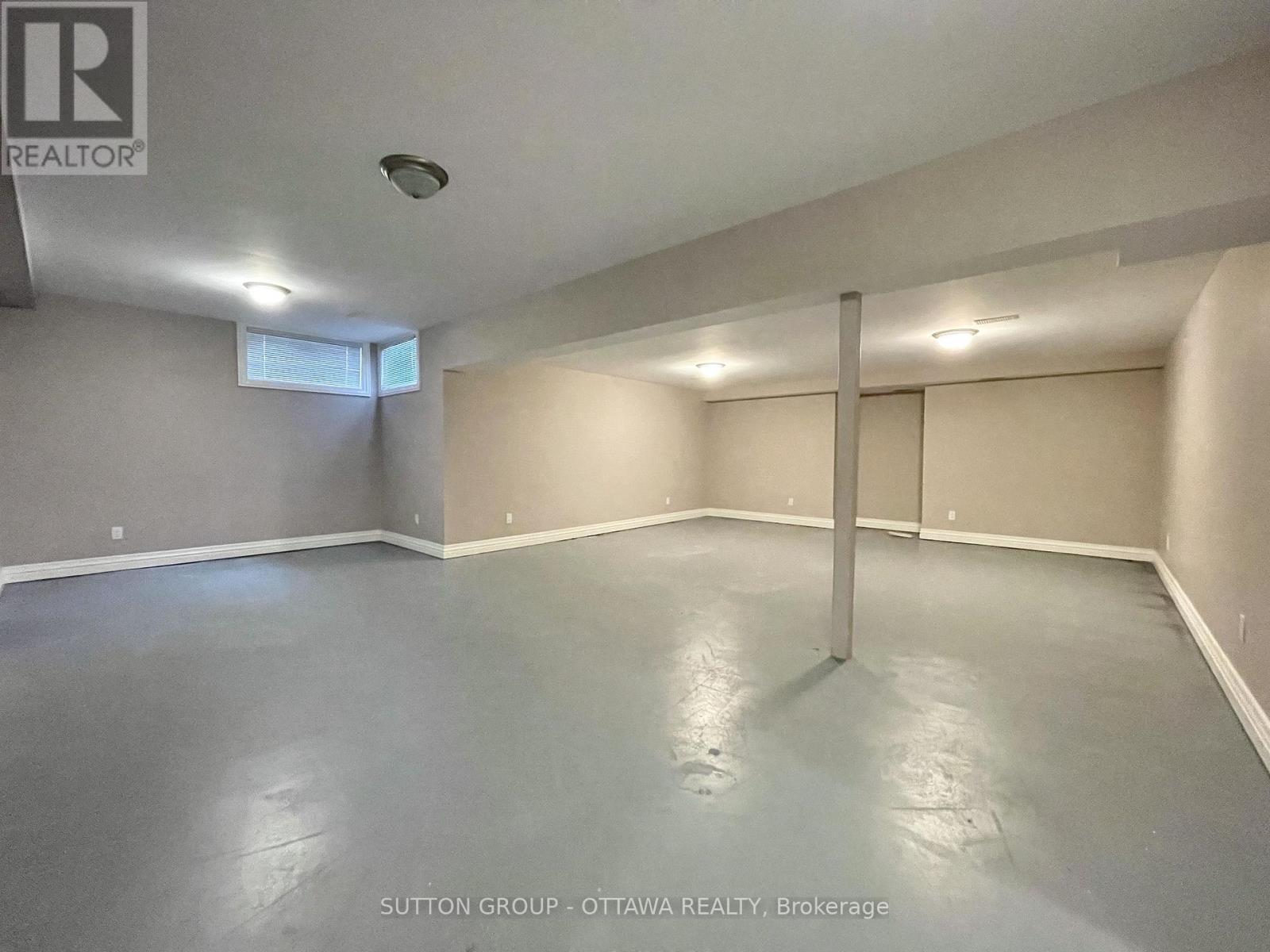 1520 Arnhem Street, Ottawa, ON - Indoor
