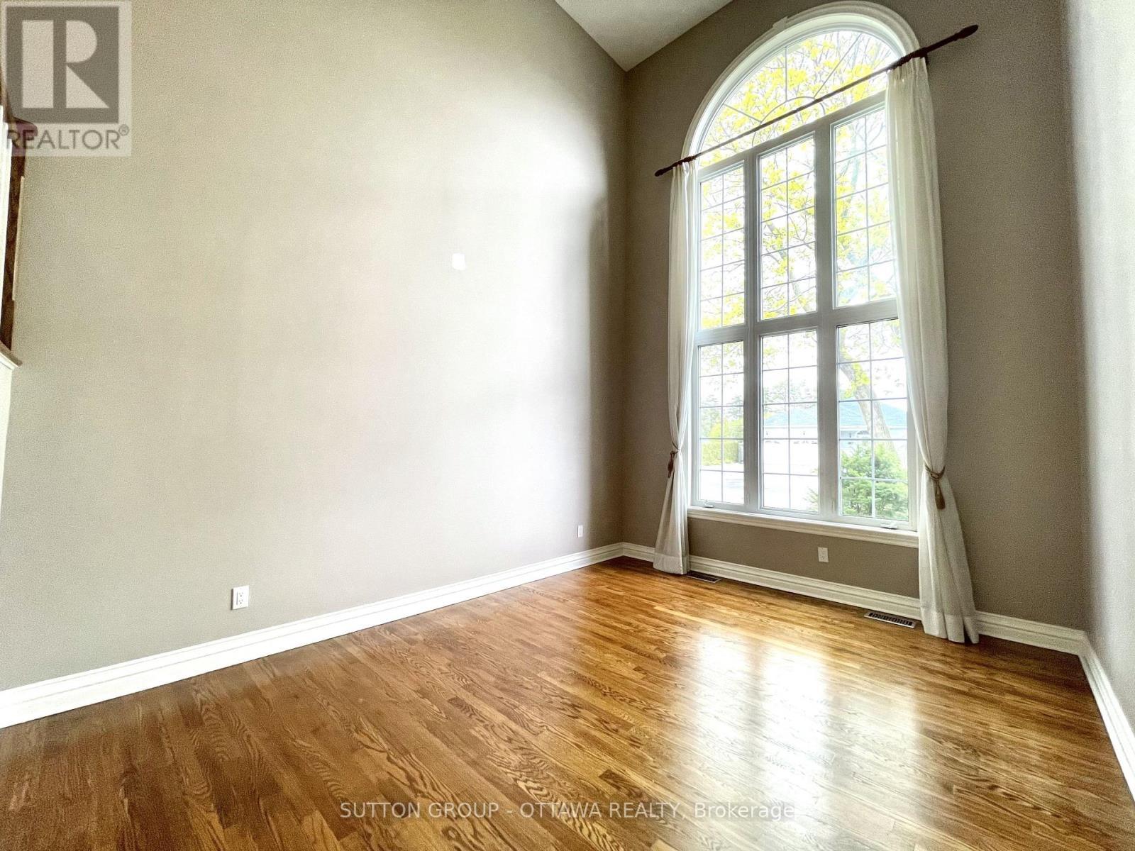 1520 Arnhem Street, Ottawa, ON - Indoor Photo Showing Other Room