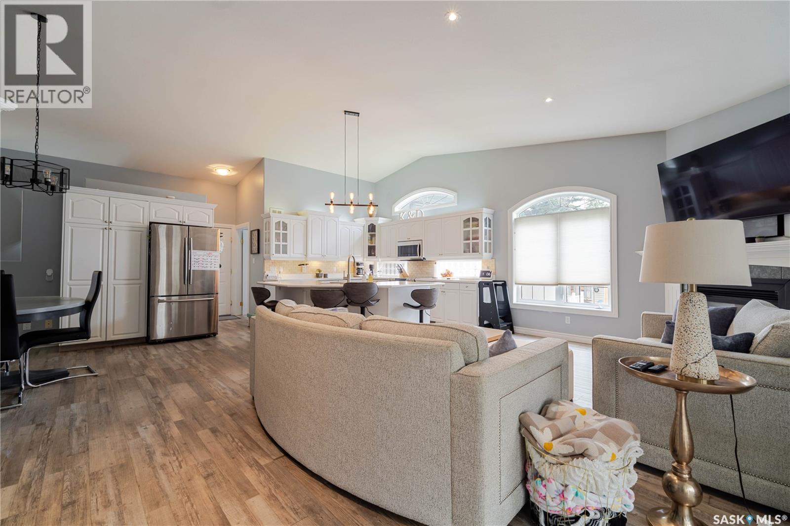 1054 Monk Avenue, Moose Jaw, SK - Indoor Photo Showing Living Room