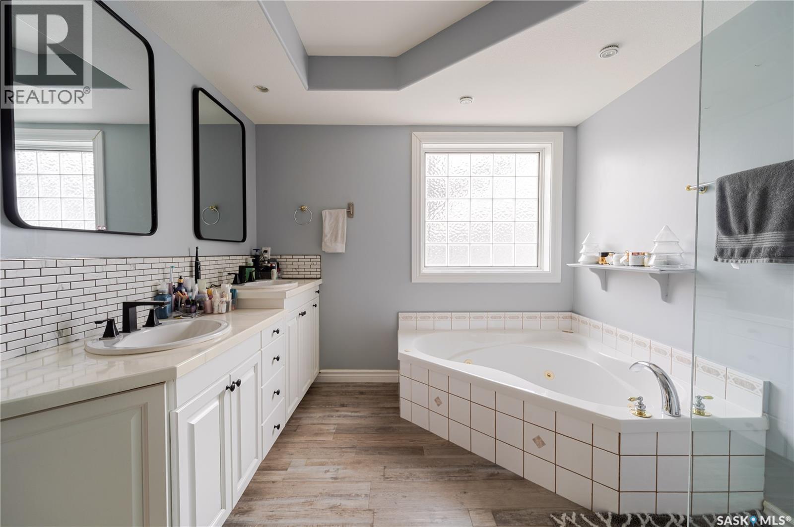 1054 Monk Avenue, Moose Jaw, SK - Indoor Photo Showing Bathroom