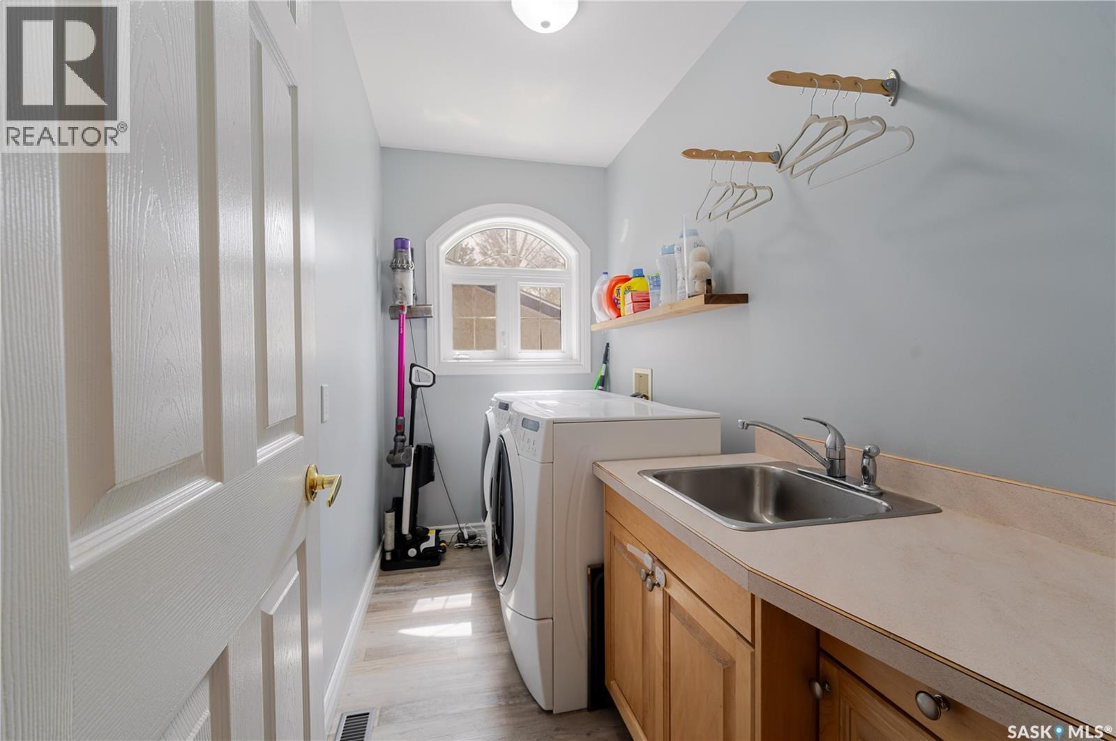 1054 Monk Avenue, Moose Jaw, SK - Indoor Photo Showing Laundry Room