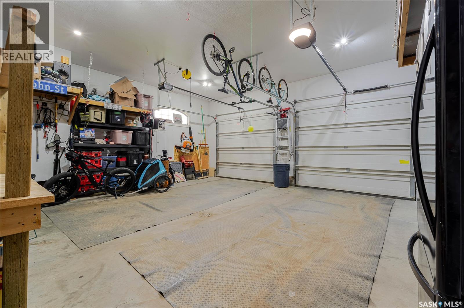 1054 Monk Avenue, Moose Jaw, SK - Indoor Photo Showing Garage