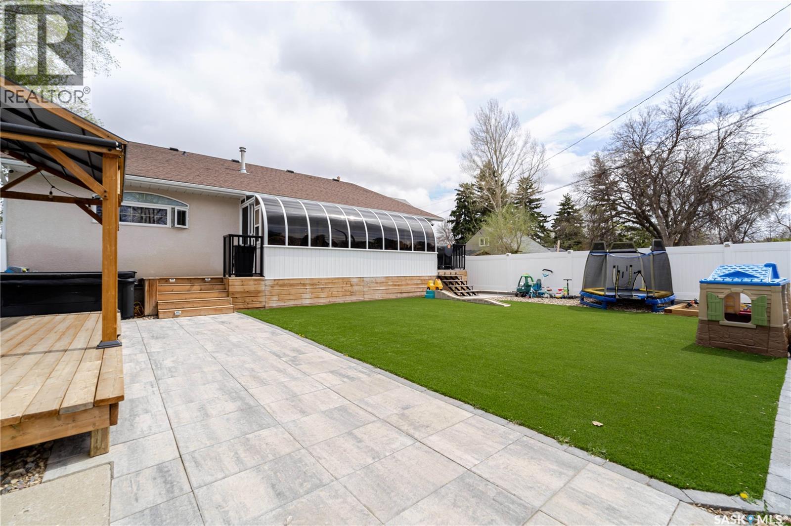 1054 Monk Avenue, Moose Jaw, SK - Outdoor