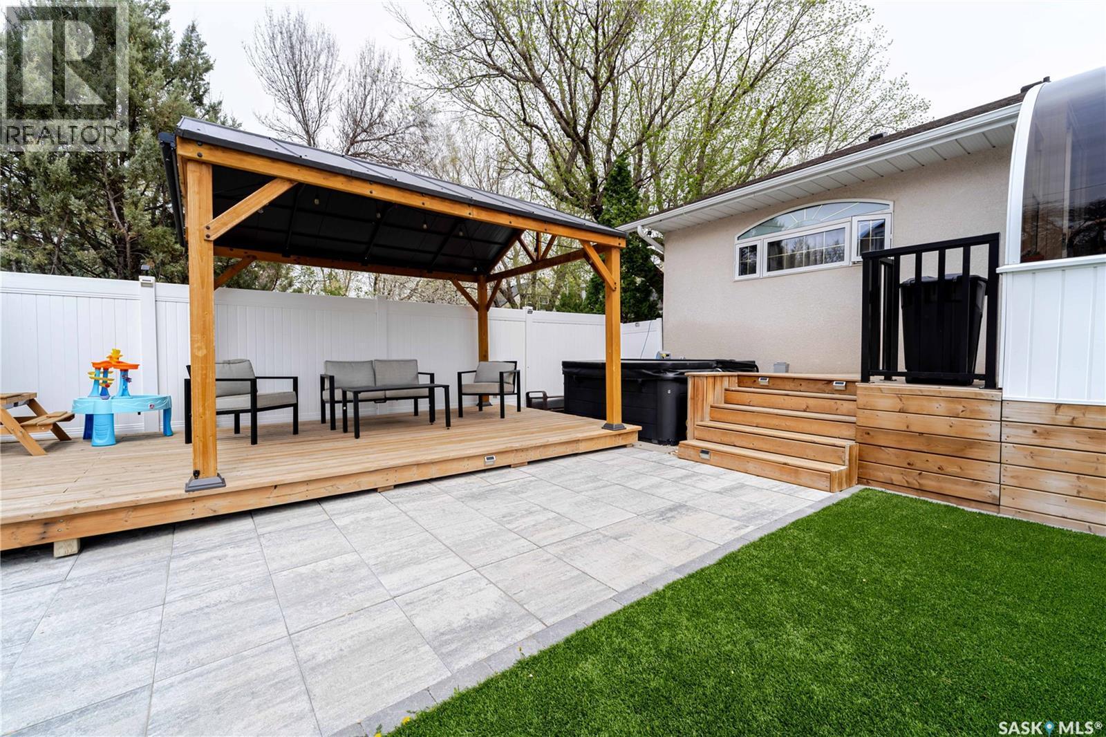 1054 Monk Avenue, Moose Jaw, SK - Outdoor With Exterior