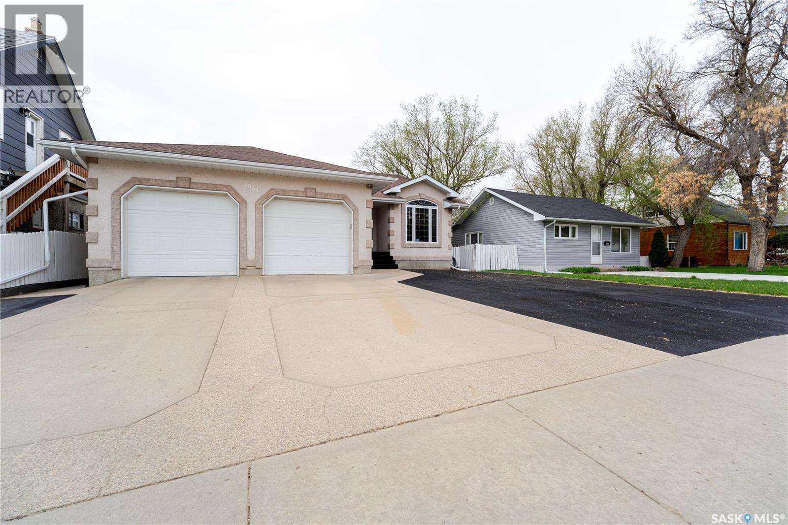1054 Monk Avenue, Moose Jaw, SK - Outdoor With Facade
