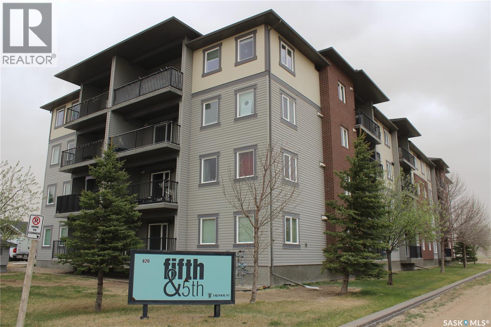 404 820 5Th Street Ne, Weyburn, SK - Outdoor With Balcony