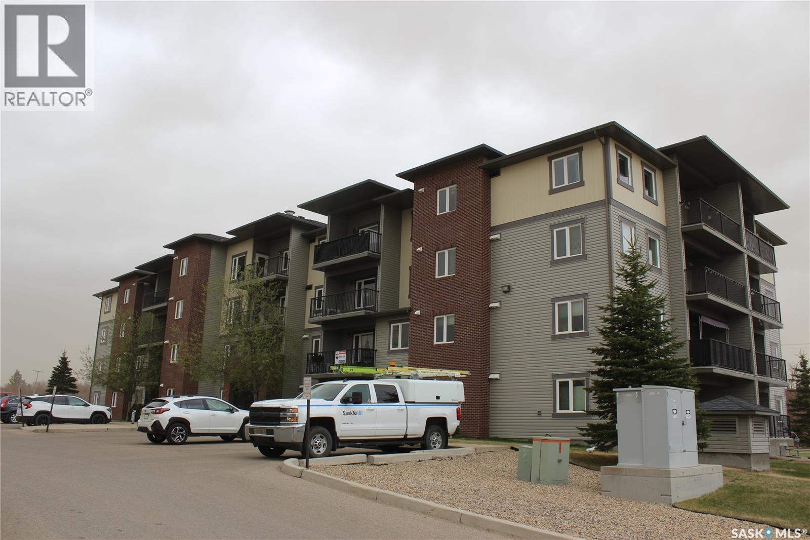 404 820 5Th Street Ne, Weyburn, SK - Outdoor With Balcony With Facade