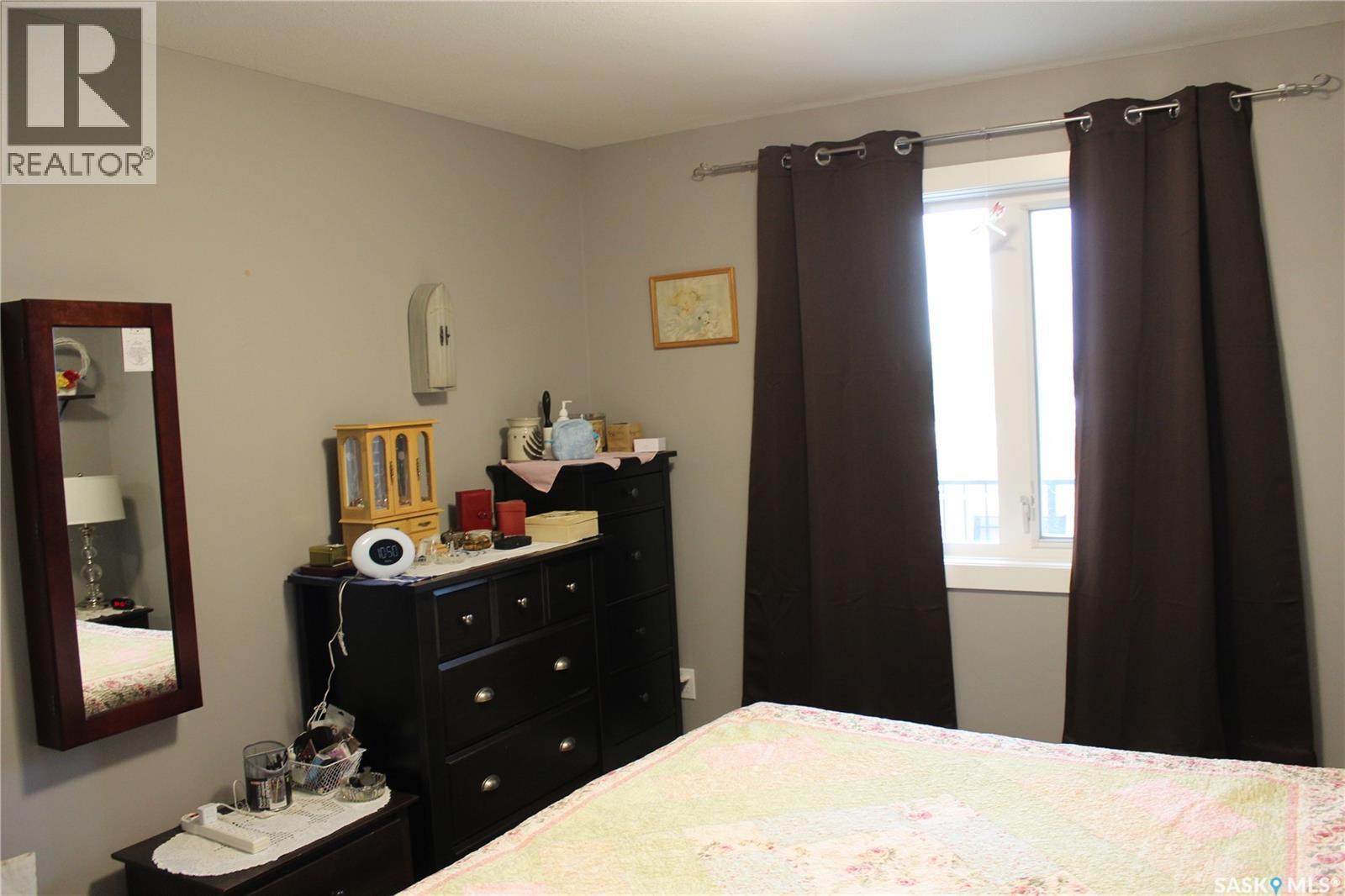 404 820 5Th Street Ne, Weyburn, SK - Indoor Photo Showing Bedroom