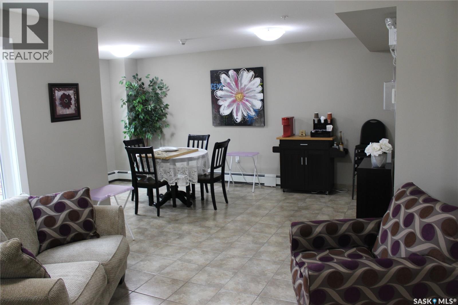 404 820 5Th Street Ne, Weyburn, SK - Indoor