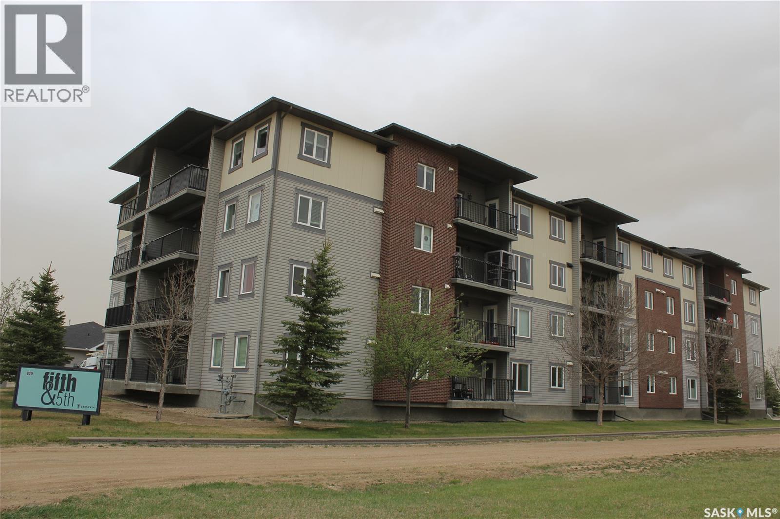 404 820 5Th Street Ne, Weyburn, SK - Outdoor With Balcony With Facade