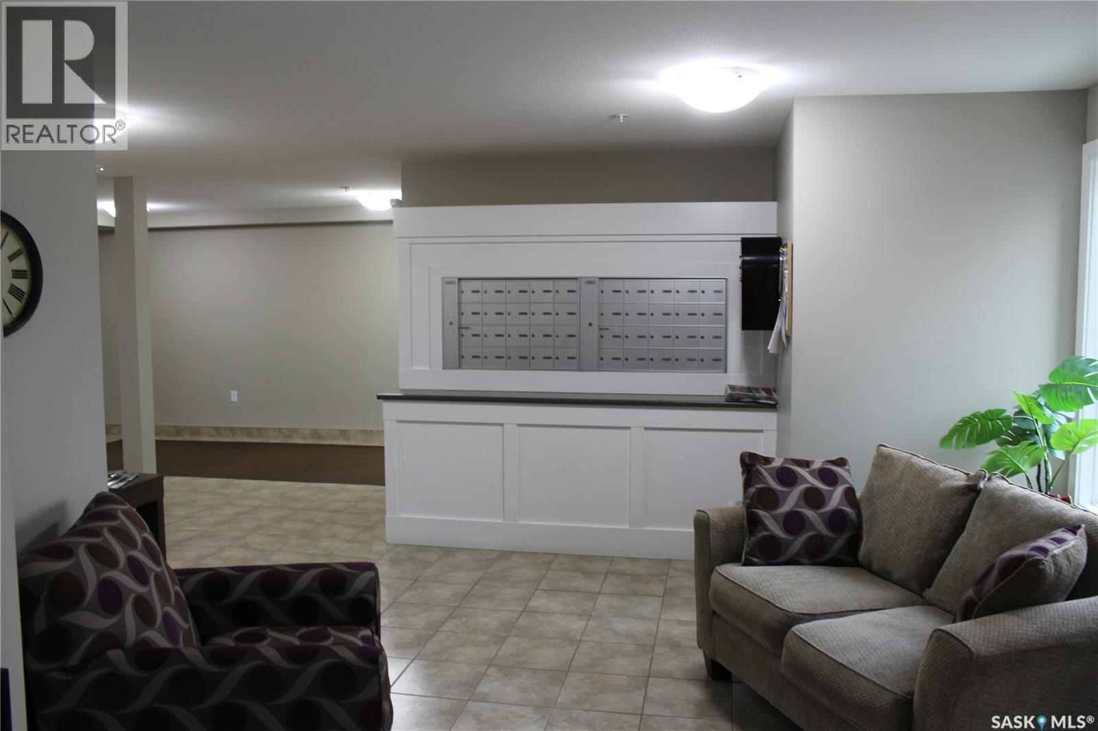 404 820 5Th Street Ne, Weyburn, SK - Indoor
