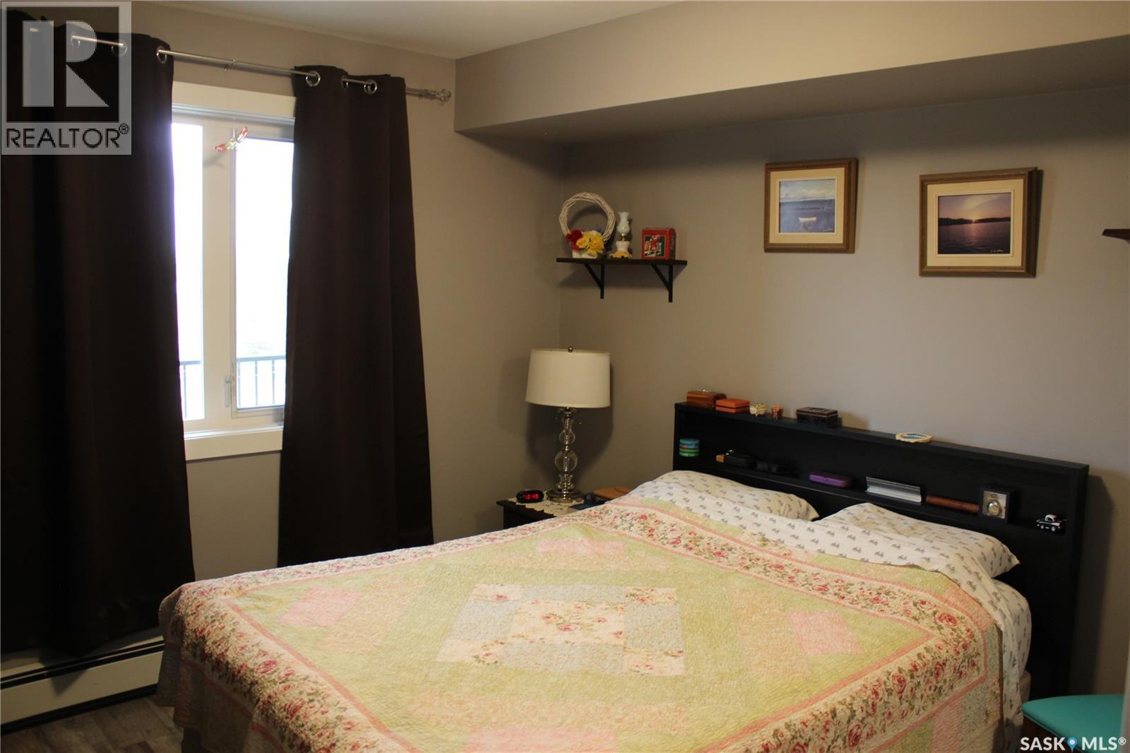 404 820 5Th Street Ne, Weyburn, SK - Indoor Photo Showing Bedroom