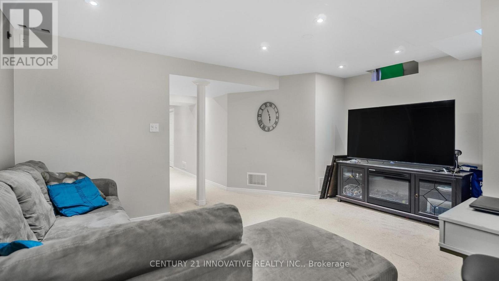 1730 Silver Maple Drive, Pickering, ON - Indoor Photo Showing Living Room