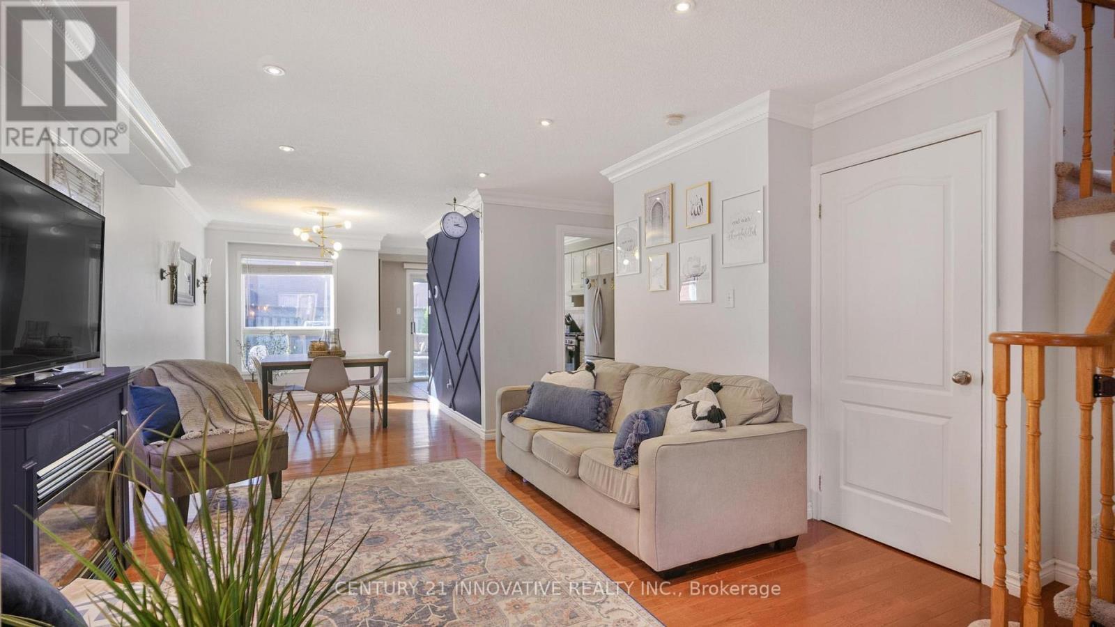 1730 Silver Maple Drive, Pickering, ON - Indoor Photo Showing Living Room