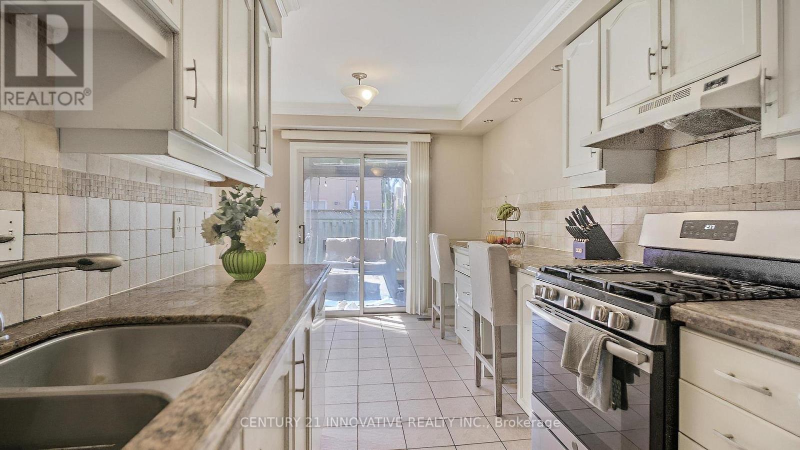 1730 Silver Maple Drive, Pickering, ON - Indoor Photo Showing Kitchen