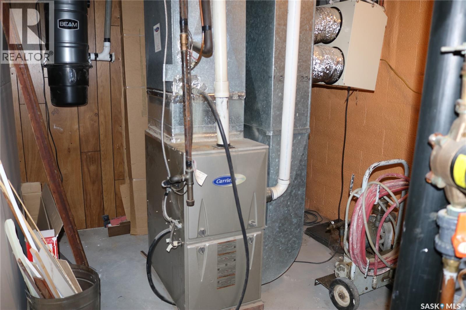 211 Pipestone Avenue, Wawota, SK - Indoor Photo Showing Basement