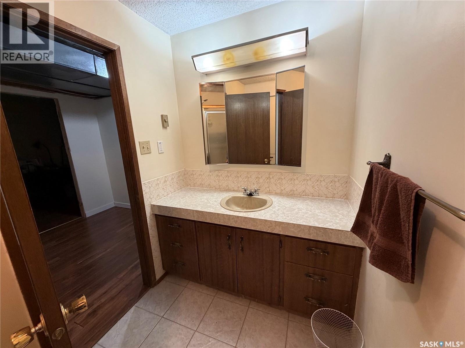 211 Pipestone Avenue, Wawota, SK - Indoor Photo Showing Bathroom