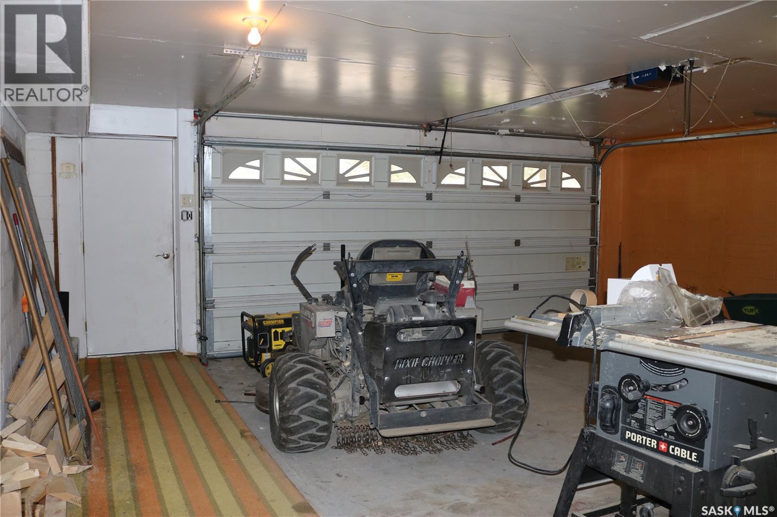 211 Pipestone Avenue, Wawota, SK - Indoor Photo Showing Garage