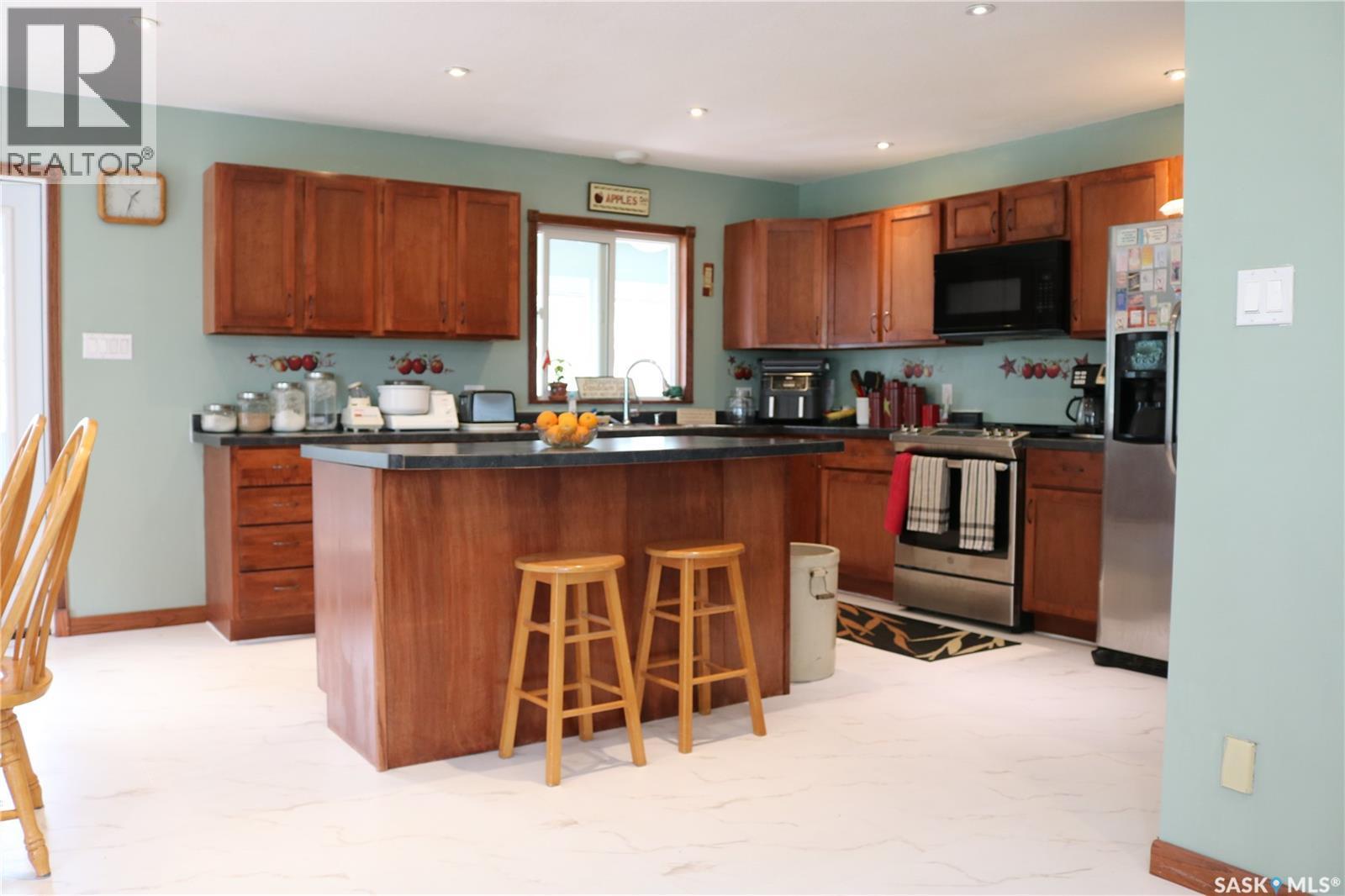 211 Pipestone Avenue, Wawota, SK - Indoor Photo Showing Kitchen